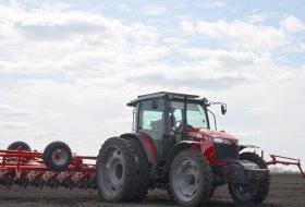 Фоторепортажи » Трактор Massey Ferguson 6713 в хозяйстве Тамбовской области, 13 апреля 2017